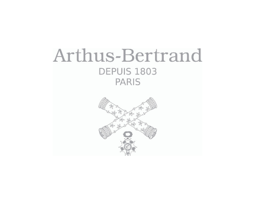 Logo Arthus-Bertrand qui a créé des manchettes en plexiglas s'inspirant du motif de la balustrade de l'escalier de l'Hôtel de Lisleferme dans lequel le Muséum de Bordeaux - sciences et nature présente ses collections et spécimens naturalisés.